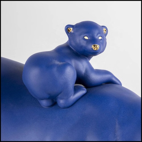 Sculpture 226- Polar Bear Family