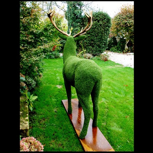 Sculpture PC - Cerf Gazon - Pacific Compagnie.