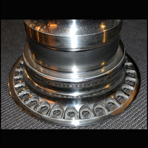 Table d'appoint PC - Boeing 747 - Boeing 747 side table made with titanium gearing engine and sleek design - Pacific Compagnie.