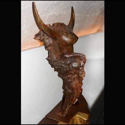 Sculpture PC - Femme Taureau - Inspiration antique - Pacific Compagnie.