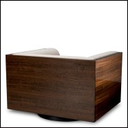 Fauteuil Pivotant Eichholtz Sebastian en Placage d'eucalyptus brillant avec tissu loki naturel,vu de l'arrière.