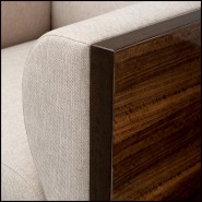 Détail de l’accoudoir droite  avec le tissu et le placage du Fauteuil Pivotant Sebastian chez Eichholtz