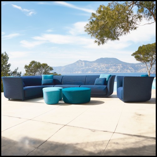 Canapé Modulaire Vondom, collection Suave intégré dans une décoration d'exterieur contemporaine