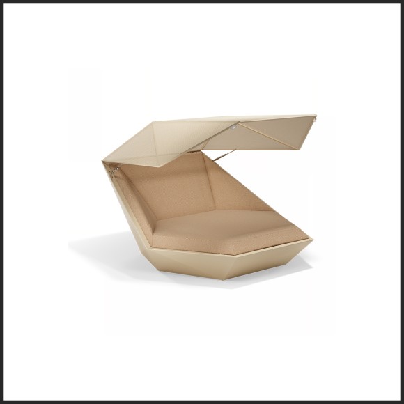 Lit de Piscine Vondom, collection Faz avec auvent rabattable Lit de Piscine Vondom, collection Faz avec auvent rabattable
