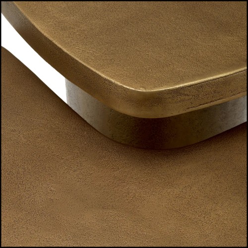Details of the aluminium vintage brass finish of the set of 2 coffee table eichholtz Pierro