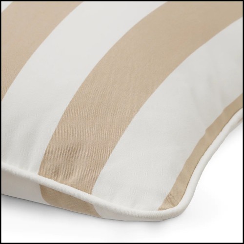 Coussin d'extérieur Florent Square. Le coussin d'extérieur carré Florent arbore des rayures chics. Finition beige.