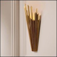 Applique Celeste allumé  en finition brass vintage accroché à un mur