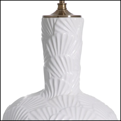 Détail de la céramique blanche de la lampe Andorra