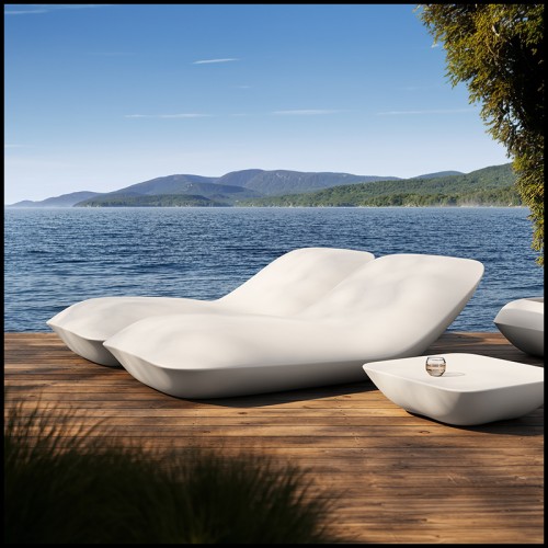 Lounge Chair Vondom, Pillow Collection in a contemporary outdoor setting