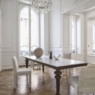 Table 30 - Gray 33 AL | Table Gervasoni - Grise 33 AL - Vue d'ensemble de la table en gris - Pacific Compagnie.