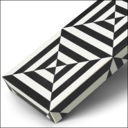 119959 - Small decorative resin object, 39 x 13 x 14 cm, black and white design - Pacific Compagnie.