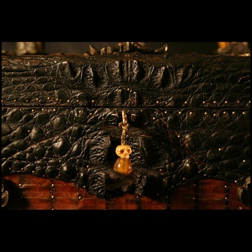 Cigar Box 120 - Crocodile - Unique cigar box with crocodile-inspired artwork - Pacific Compagnie.