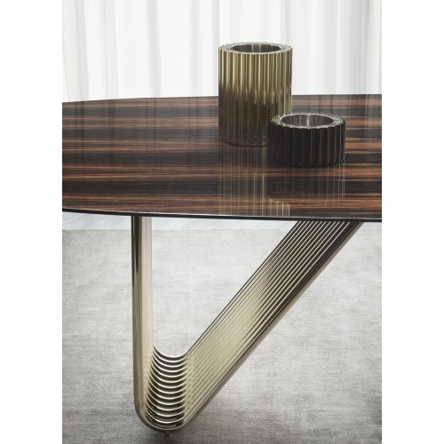 Tables 150 - Alyson | Table à diner en glass et brass varnished gold de luxe - Pacific Compagnie.