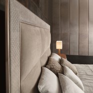 Lits 150 - Aura - Luxe bed with bronzed brass hardware and premium materials - Pacific Compagnie.