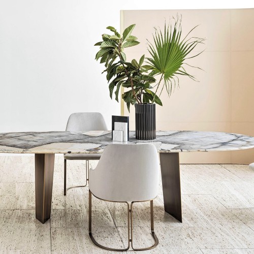 Chaise 150 - Marie | Chaise de luxe avec pieds en chrome noir et siège en laiton bronzé - Pacific Compagnie.