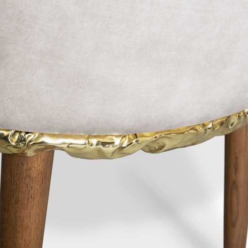 Chaise de salle à manger 145 - Imperfectio - Polished brass and wood dining chair with intricate upholstery details - Pacific Co