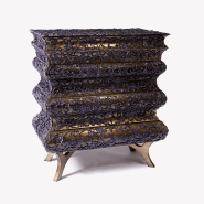 Commode 145 - Crochet - Commode en or et noir avec motif en laiton sculpté - Pacific Compagnie.