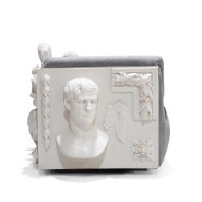 Fauteuil 145 - Versailles - Fauteuil en bois sculpté à la main avec panneaux en résine et coussins en velours, dimensions person