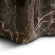 Table d'appoint 145 - Monochrome - Table d'appoint en faux marbre, dimensions 52x52x52 cm - Pacific Compagnie.