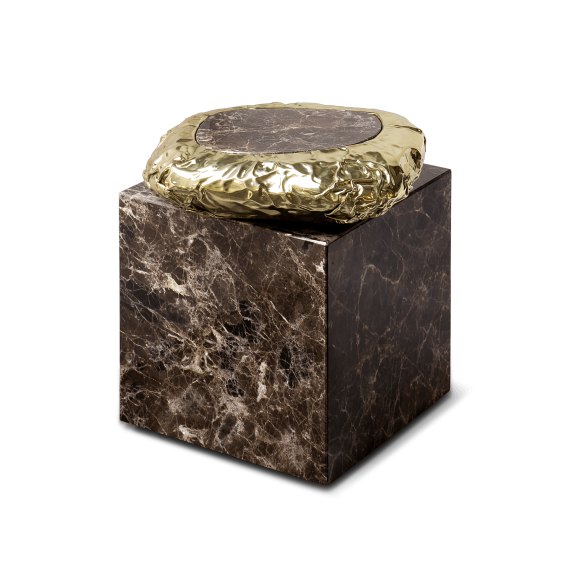 Table d'appoint 145 - Stonehenge - Sophisticated side table made from marble and hammered brass, perfect for luxurious interiors