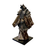 Sculpture PC - Samouraï Marron | Brown samurai figurine in a dynamic pose - Pacific Compagnie.