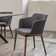 Chaise 163 - Celine | Chaise en bois de la marque Porada, modèle 163-Celine, couleur bois - Pacific Compagnie.