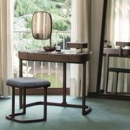 Coiffeuse 163 - Maskara - Coiffeuse design en bois et marbre, dimensions L90 × P56 × H75 cm - Pacific Compagnie.