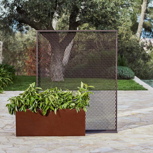 Paravent 111 - The Factory - sleek aluminum screen, vibrant color options - Pacific Compagnie.