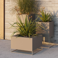 Pot 111 - Vela - recyclable polyethylene planter, vibrant colors - Pacific Compagnie.