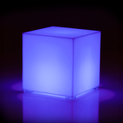 Lampe 111 - Jut - sleek outdoor lamp, recyclable poly - Pacific Compagnie.