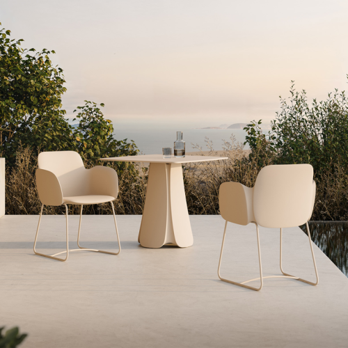 Table de repas 111 - Pezzettina – version moyenne compacte – Pacific Compagnie.