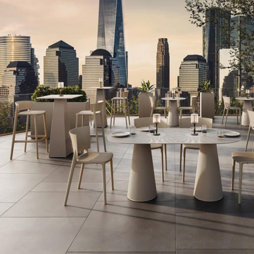 Table haute Carrée 111 - Gatsby Base Simple – sleek square dining table, recyclable polyethylene – Pacific Compagnie.
