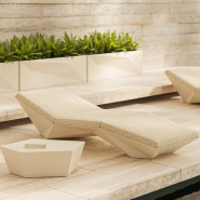 Transat 111 - Faz - Elegant outdoor recliner, durable poly, color options - Pacific Compagnie.