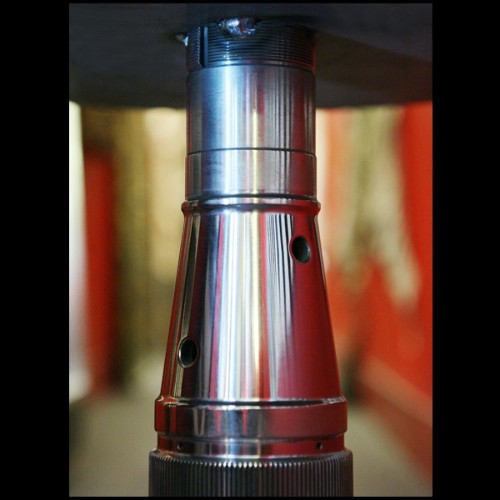 Table d'appoint PC - Boeing 737 - Boeing 737 aircraft inspired side table with titanium accents - Pacific Compagnie.