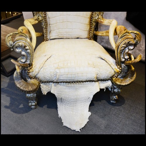 Fauteuil PC - Croco White King - Unique armchair featuring white tinted alligator skin and real horns PC-Croco White King - Paci