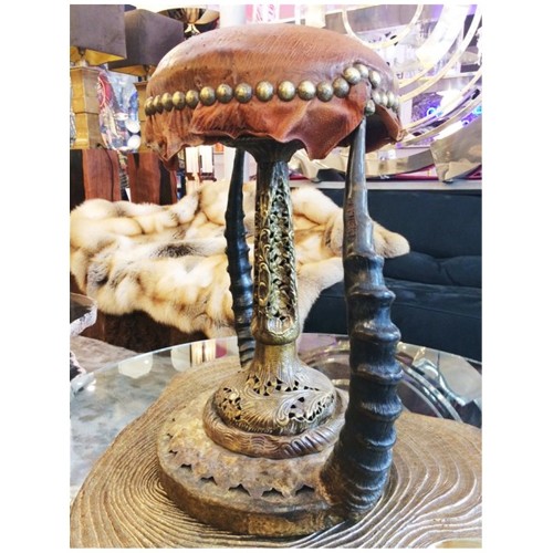 Tabouret PC - Ostrich & Topi Horns - Tabouret luxe - Pacific Compagnie.
