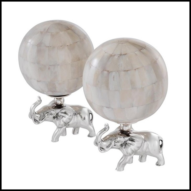 Set de 2 sculptures d'éléphants finition nickel avec 2 globes en os naturel 24-Elephants Globes