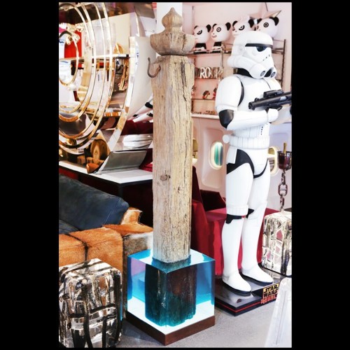 Sculpture d'une colonne d'amarrage du Palais du Doge Pietro Grimani avec base en résine cristal éclairé PC-Mooring Venezia