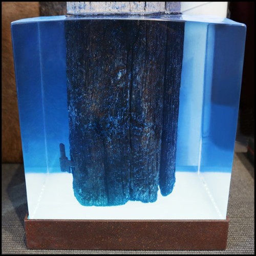 Sculpture d'une colonne d'amarrage du Palais du Doge Pietro Grimani avec base en résine cristal éclairé PC-Mooring Venezia