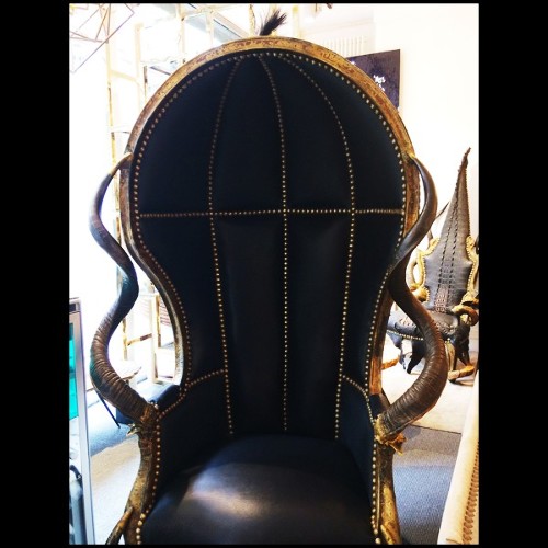 Fauteuil couvert avec véritable peau de zèbre de Burchell avec cornes naturelles véritables PC-Zebra Black