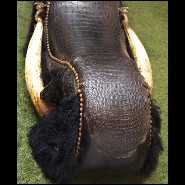 Fauteuil ﻿couvert avec véritable peau d'alligator teintée Black et cornes de Zébu PC-Croco Lamb Black