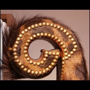 Grand fauteuil couvert avec véritable peau de girafe et cornes de buffle PC-Girafle