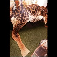 Grand fauteuil couvert avec véritable peau de girafe et cornes de buffle PC-Girafle