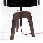 Lampe de table avec pieds en noyer massif et avec abat-jour en étain finition black 163-Linea