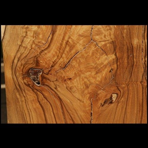 Set of two columns in handcrafted Molave wood polished and waxed PC-Molave Wood