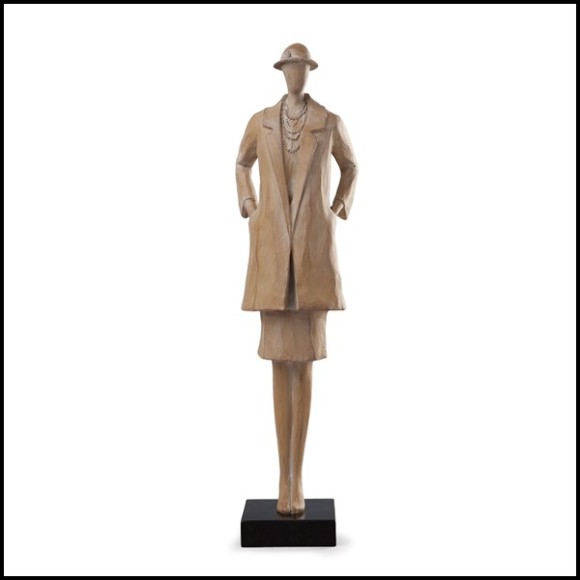 Sculpture avec ornement finement détaillé sur base en marbre sobre 119-Lady D