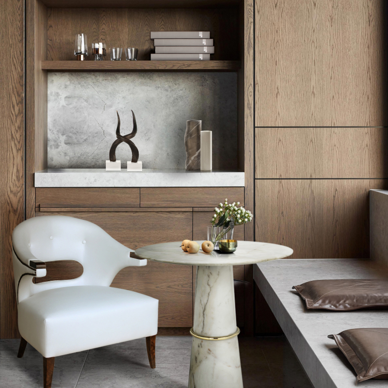 La table basse AGRA La table basse AGRA rend hommage à l'élégance intemporelle et à la perfection architecturale. Inspirée par la ville d'Agra, berceau du Taj Mahal, elle transpose dans le design contemporain la pureté des lignes et la noblesse des matériaux qui font la grandeur des monuments éternels. Sa forme ronde, équilibrée et apaisante, invite à la contemplation. Réalisée en marbre Estremoz, reconnu pour sa finesse et la délicatesse de ses veinures, AGRA révèle une présence minérale d'une rare sophistication. Les détails en laiton poli viennent souligner la pureté du marbre, apportant chaleur et éclat dans un dialogue subtil entre matière précieuse et rigueur architecturale. Pensée comme une pièce centrale, AGRA s'impose naturellement dans un salon élégant, une suite luxueuse ou un espace de réception raffiné. À la fois sculpturale et fonctionnelle, elle incarne un luxe silencieux, fait de justesse, de maîtrise et d'intemporalité. Plus qu'une table basse, AGRA est une célébration de l'harmonie, où l'art, la matière et l'émotion se rencontrent pour structurer l'espace avec grâce et distinction.  Matériaux et finitions : Structure en marbre Estremoz, reconnu pour sa finesse et ses veines délicates. Détails en laiton poli, apportant chaleur et contraste à la pureté du marbre. Finition hautement travaillée, témoignage du savoir-faire artisanal de la maison.