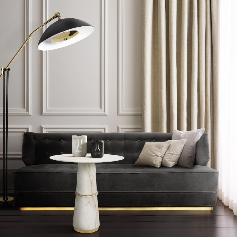 La table basse AGRA La table basse AGRA rend hommage à l'élégance intemporelle et à la perfection architecturale. Inspirée par la ville d'Agra, berceau du Taj Mahal, elle transpose dans le design contemporain la pureté des lignes et la noblesse des matériaux qui font la grandeur des monuments éternels. Sa forme ronde, équilibrée et apaisante, invite à la contemplation. Réalisée en marbre Estremoz, reconnu pour sa finesse et la délicatesse de ses veinures, AGRA révèle une présence minérale d'une rare sophistication. Les détails en laiton poli viennent souligner la pureté du marbre, apportant chaleur et éclat dans un dialogue subtil entre matière précieuse et rigueur architecturale. Pensée comme une pièce centrale, AGRA s'impose naturellement dans un salon élégant, une suite luxueuse ou un espace de réception raffiné. À la fois sculpturale et fonctionnelle, elle incarne un luxe silencieux, fait de justesse, de maîtrise et d'intemporalité. Plus qu'une table basse, AGRA est une célébration de l'harmonie, où l'art, la matière et l'émotion se rencontrent pour structurer l'espace avec grâce et distinction.  Matériaux et finitions : Structure en marbre Estremoz, reconnu pour sa finesse et ses veines délicates. Détails en laiton poli, apportant chaleur et contraste à la pureté du marbre. Finition hautement travaillée, témoignage du savoir-faire artisanal de la maison.