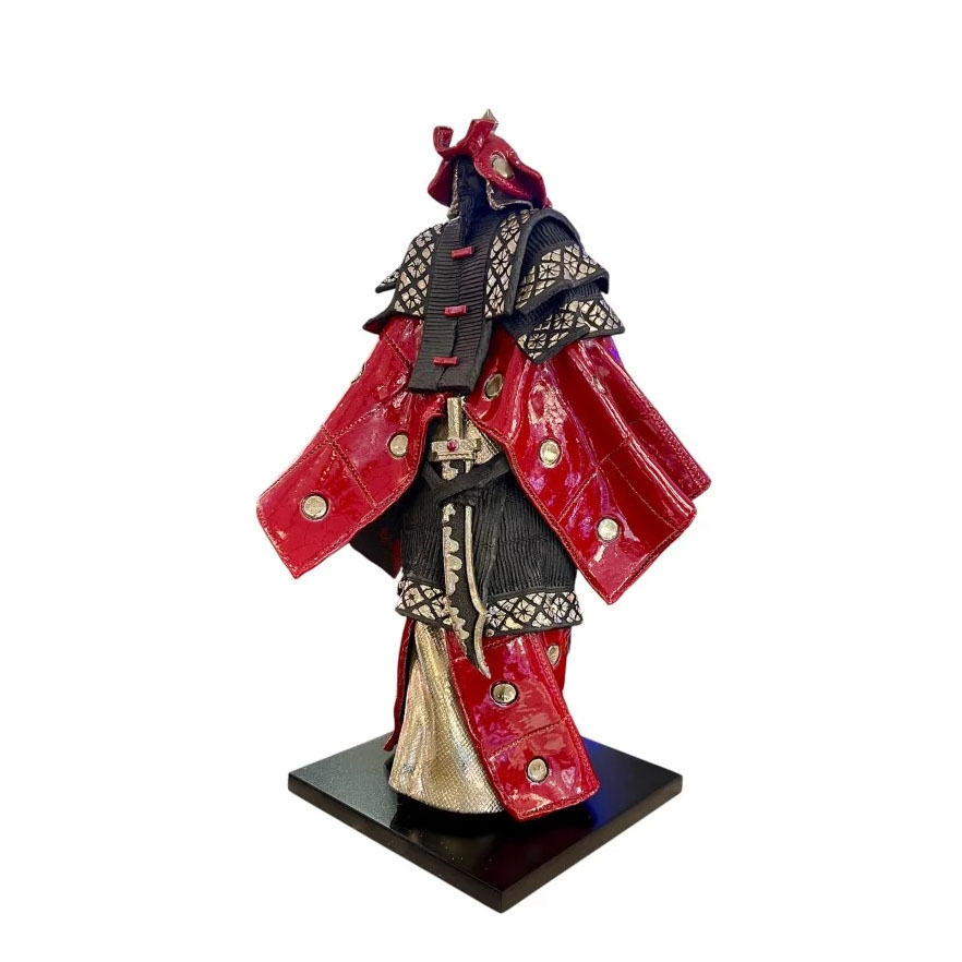 Sculpture PC - Samouraï Rouge | Sculpture en raku de samouraï rouge avec détails fins - Pacific Compagnie.