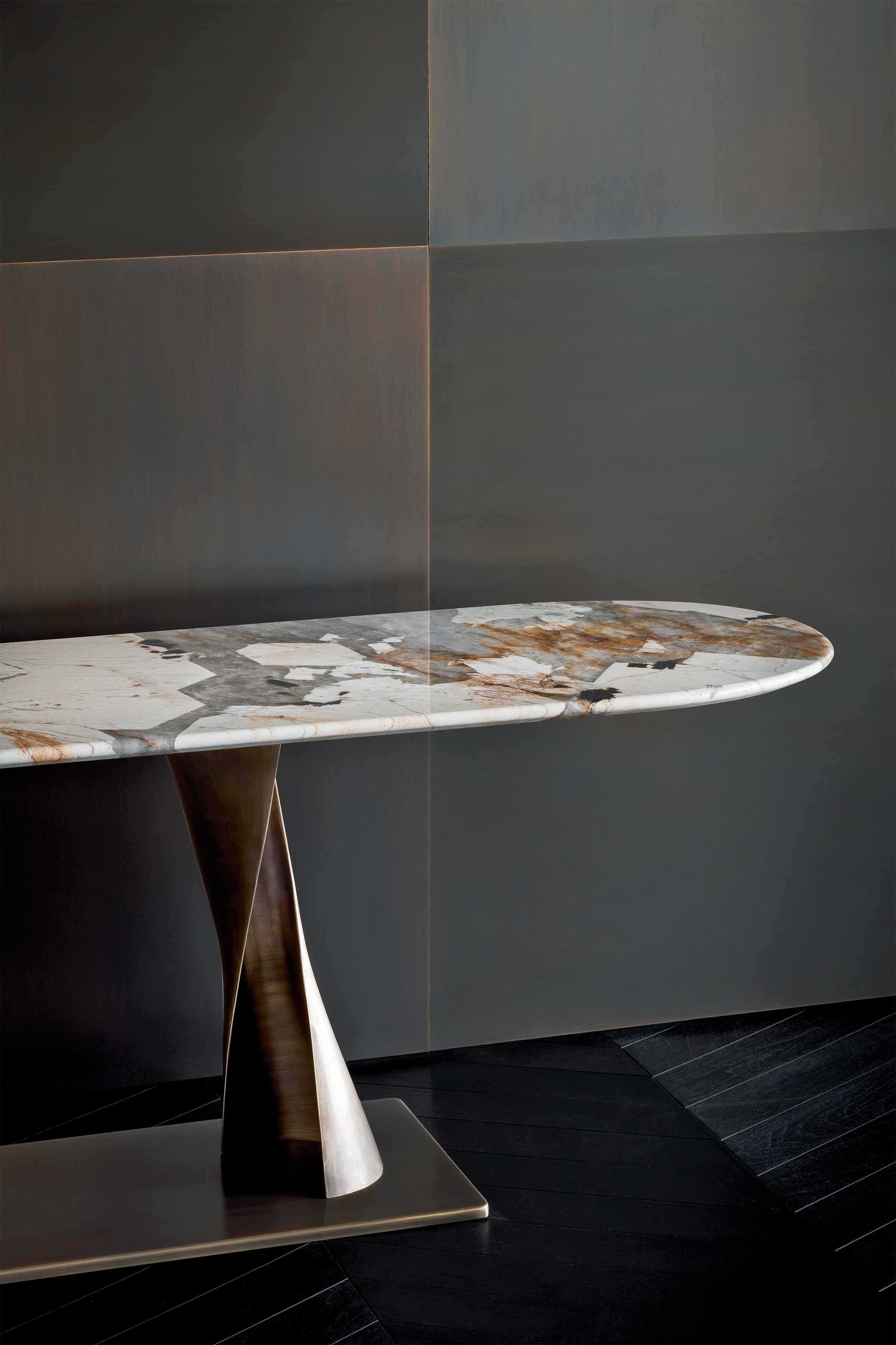 Console avec 2 pieds en bronze torsadés et avec plateau oval en marbre Calacatta 150-Comet Marble